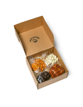 Подарочный набор орехов и сладостей № 27 (1 кг.)