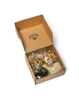 Подарочный набор сладостей и орехов № 24 (1 кг.)